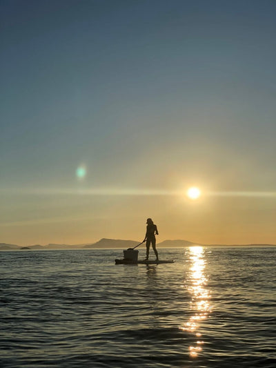 Paddle Boarding and Swimming in a Lake vs Sea: Differences, Safety & Gear